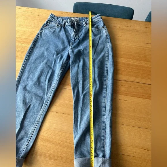 H&M | Boyfriend jeans - on trend - like new! - Picture 3 of 8